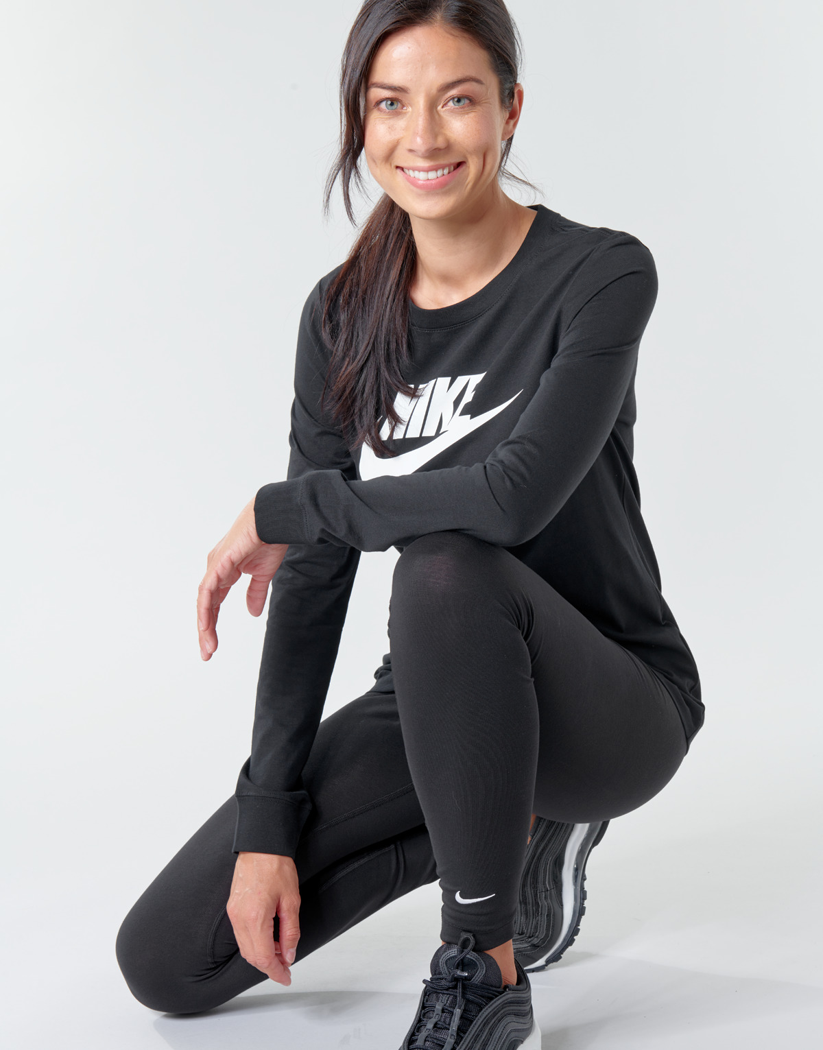 Nike Noir W NSW TEE ESSNTL LS ICON FTR vrSl086d